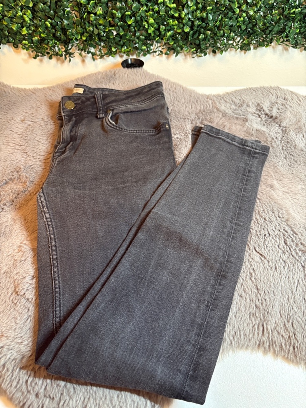 Burberry Women Skinny Jeans - Charcoal
